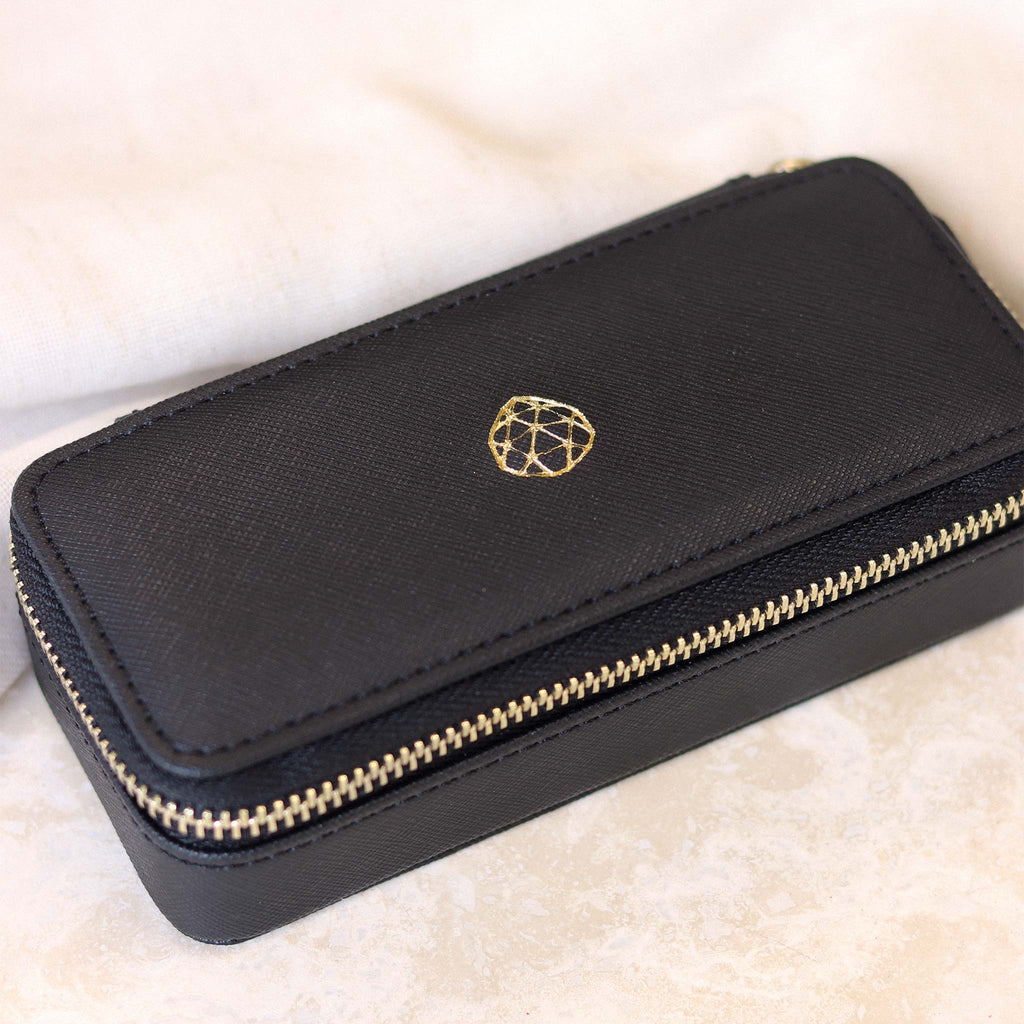 Branded with our Wanderlust Life Logo, this black zipped jewellery travel box is made with faux leather and a faux velvet lining. 