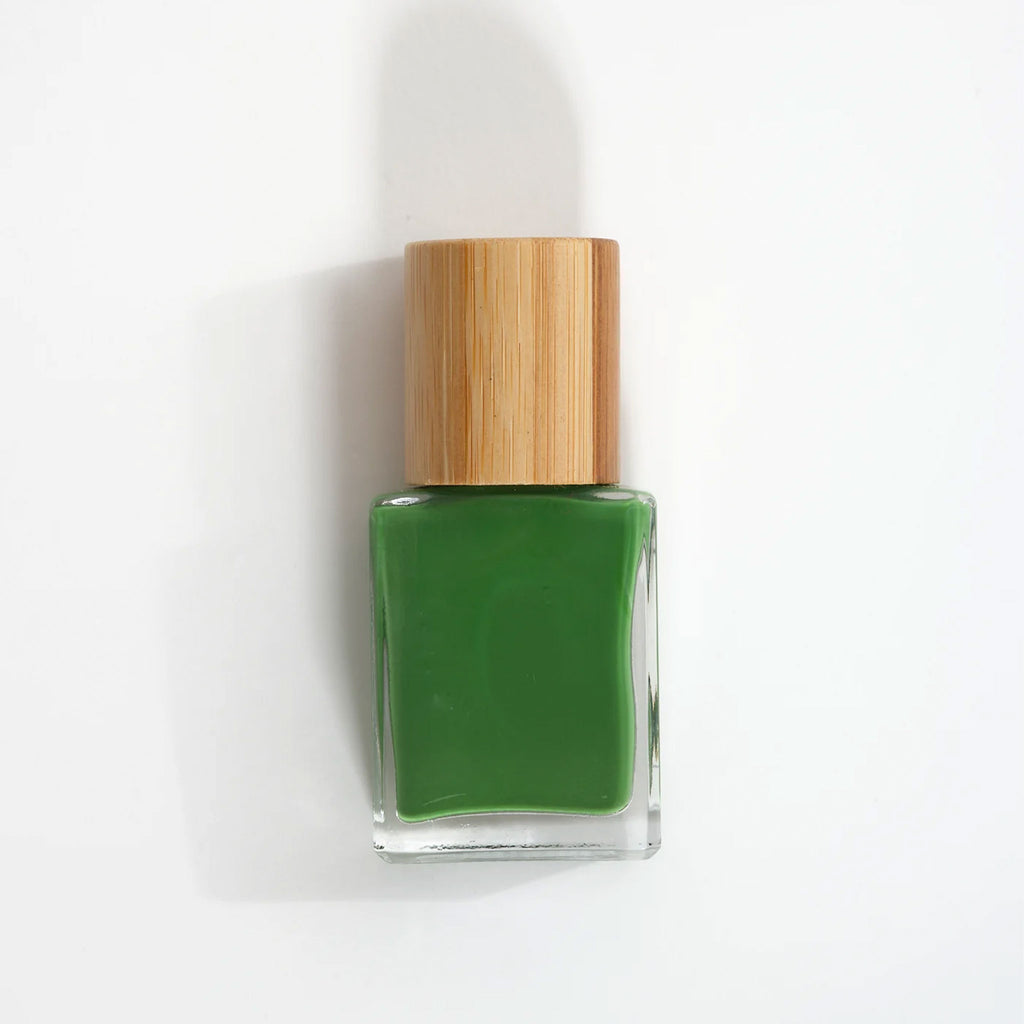 Licia : Florio Seaweed nail polish. A bright shade of green strikes a hue of positivity for your next manicure. Pair this pop of colour with gold-toned Wanderlust Life Jewellery for the perfect pairing. Licia Florio are a sustainably conscious brand, and their nail varnishes are formulated without toxins, are 100% vegan and cruelty free. Discover the range from Licia : Florio in the UK at Wanderlust Life.