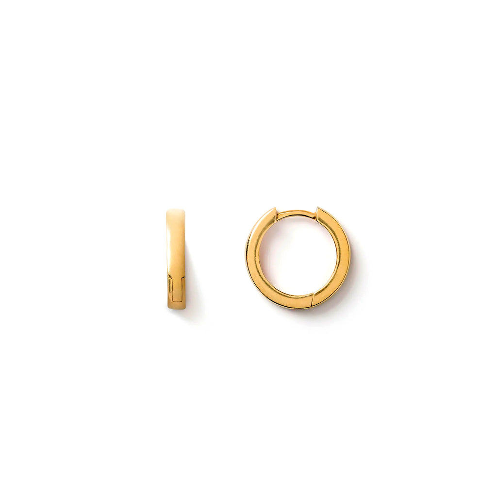 A plain gold hoop hugs the ear securely, locking into place thanks to a unique hinge and latch. A wardrobe essential that can be styled with other hoops, studs and cuffs to form a curated ear stack. Proudly designed in Devon & handcrafted by our Wanderlust Life global artisan partners.