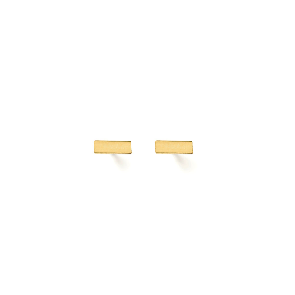Small gold bars are minimal but make a powerful, graphic statement. The minimalist style can be worn alone or as an easygoing companion for other pieces in your ear stack. Available individually or as a pair. Proudly designed in Devon & crafted by our Wanderlust Life global artisan partners.