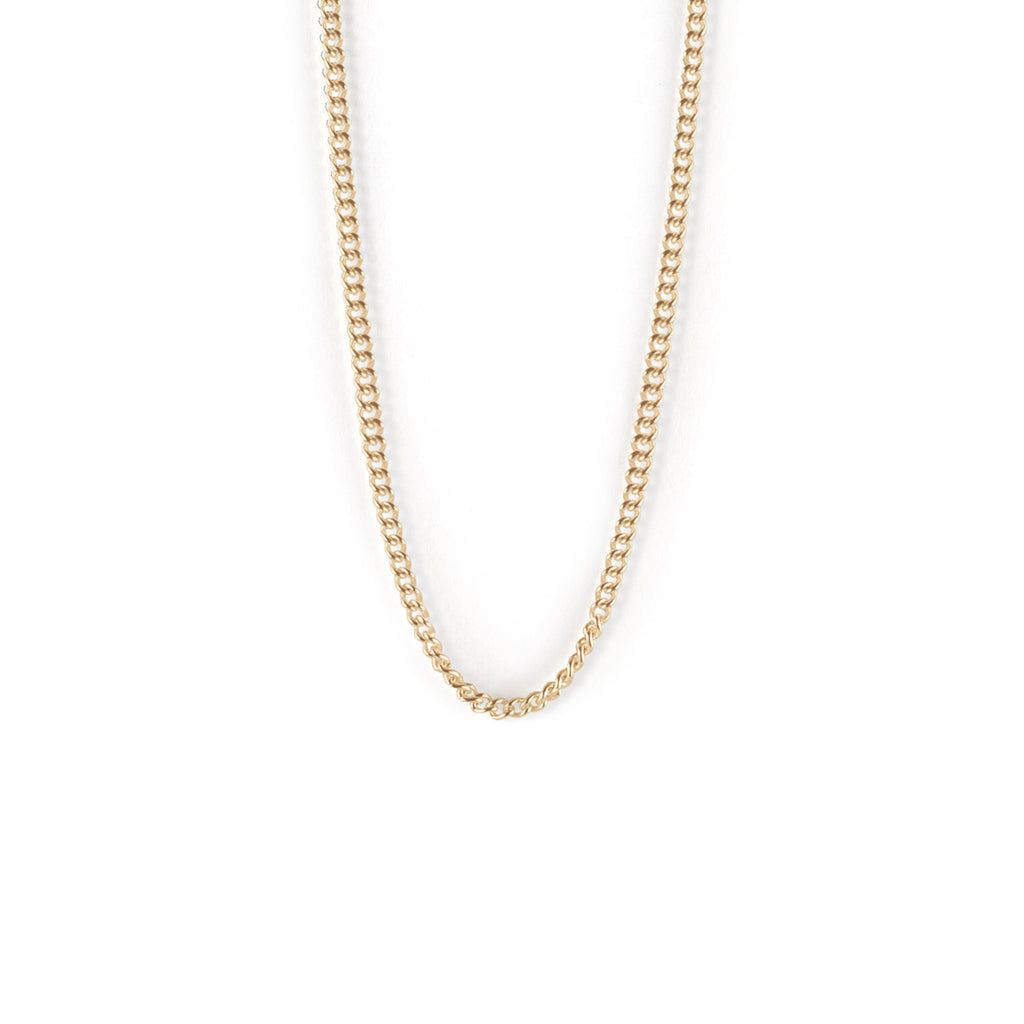 A substantial curb chain necklace makes a sophisticated everyday favourite.