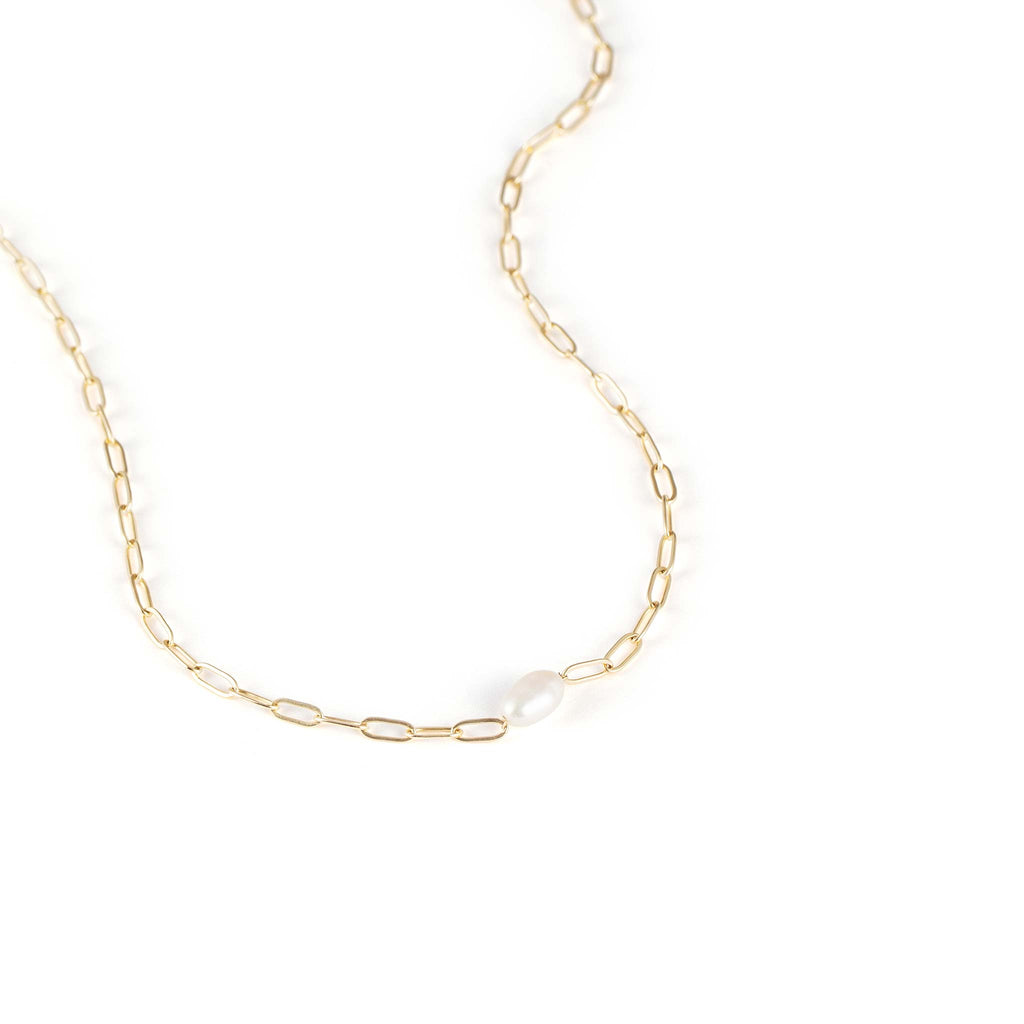 A spherical pearl adds a beachy punctuation mark to our modern paperclip chain necklace. Crafted with 14k gold fill for a lasting gold finish.