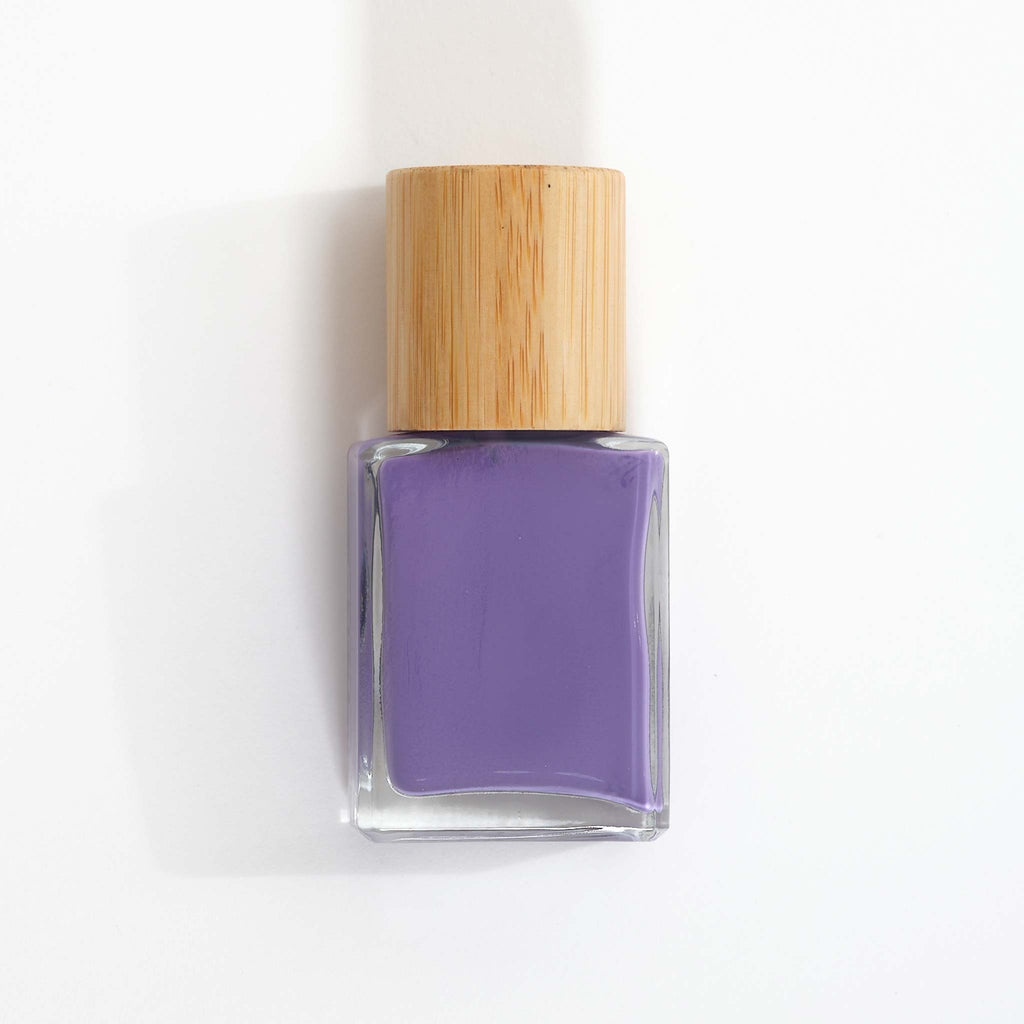 Licia Florio vegan and cruelty free nail polish in the shade 'Glacé', a deep and pigmented shade of purple with a glossy finish.