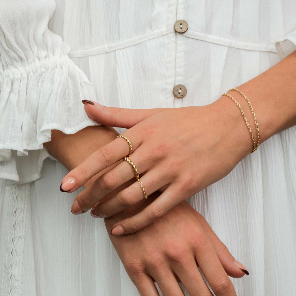 A twisting cable of gold, our statement rope necklace is a modern piece designed to layer up with other necklaces.