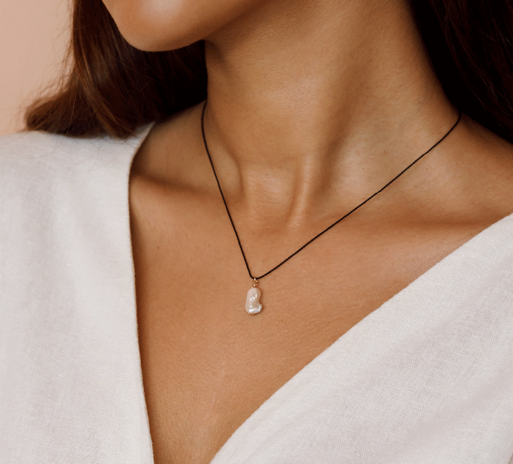 A Modern Style Guide to Pearls | Wanderlust Life